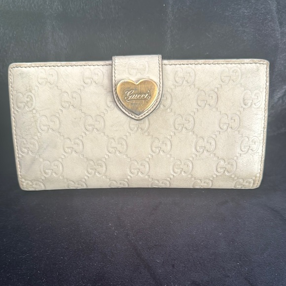 Authentic Pre-Loved Gucci Beige Wallet.  I purchased from a seller. - Picture 1 of 8